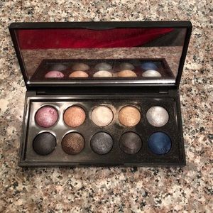Baked eyeshadow palette